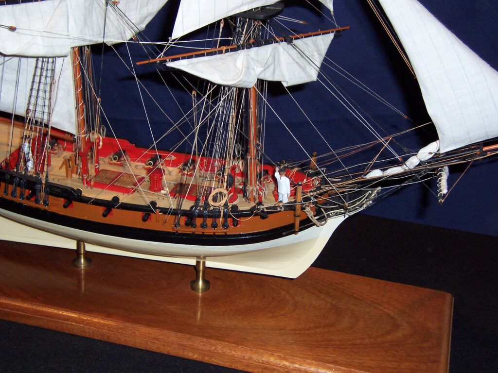 Model of privateer Fair American - Midship and fore deck