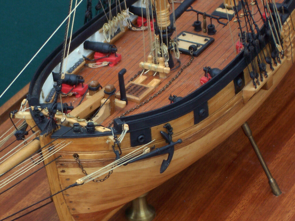 Model of the French cutter Espion - Fore deck and port bow